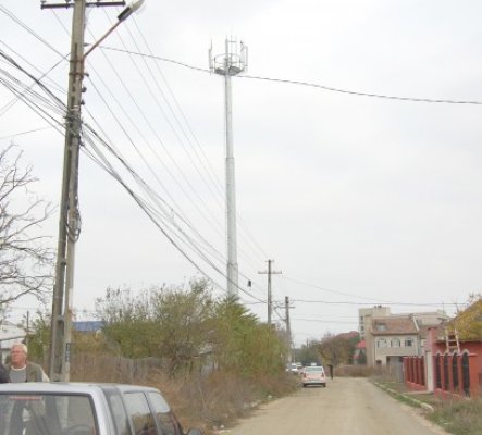 Locuitorii din Lazu s-au plâns de antena Vodafone şi la premier